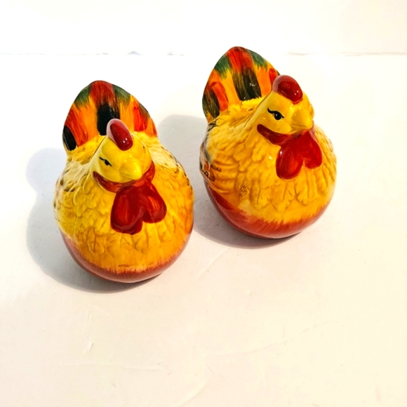 CHICKEN SALT & PEPPER SHAKERS WITH STOPPERS - Picture 1 of 5